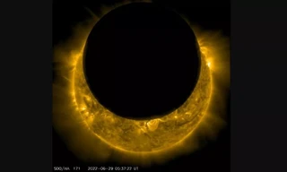 Nhật thực tuyệt đẹp được NASA chụp cận cảnh đáng kinh ngạc 