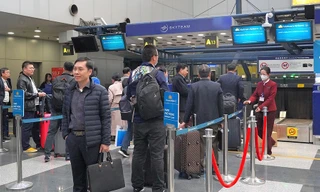 Chuyến bay chở khách thường lệ đầu tiên từ Bắc Kinh - Trung Quốc tới Hà Nội sau 3 năm 