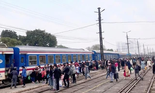 Ngăn chặn ‘cò’ vé tàu dịp 30/4 