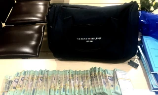 Hành khách bỏ quên túi xách chứa gần 1,2 tỷ đồng ở sân bay Nội Bài