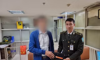 Khách quên 130 triệu trên xe đẩy giữa bãi xe sân bay