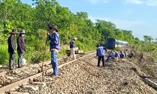 Đường sắt Bắc – Nam thông trở lại sau tai nạn tàu khách SE2 trật bánh