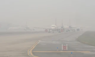 Sương mù khiến nhiều chuyến bay không thể hạ, cất cánh từ Nội Bài