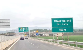 Chờ Quốc hội quyết định việc thu phí cao tốc đầu tư công 