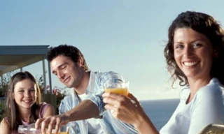 Cẩn trọng ăn uống khi đi du lịch