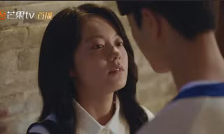 Trong đám đông bao la, chúng tôi chỉ đổi lấy cuộc gặp gỡ này sau bao nhiêu lần trôi qua