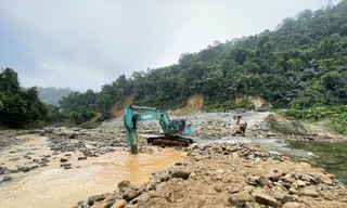 Ðào tìm tại bãi bồi cách Nhà máy thủy điện Rào Trăng 3 khoảng 300 mét về phía hạ du.