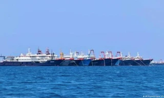 Bức ảnh do Philippines công bố về sự hiện diện của các tàu Trung Quốc ở đá Ba Ðầu.