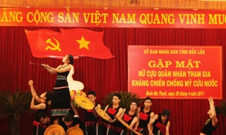 Ca nhạc chào mừng tại lễ gặp mặt