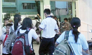 Học sinh chuyên đi học thêm... môn chuyên