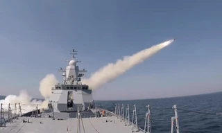 Cận cảnh quy trình tàu Nga phóng tên lửa hành trình diệt mục tiêu