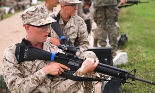 Tân binh thủy quân lục chiến Mỹ 'hành xác' trên đảo