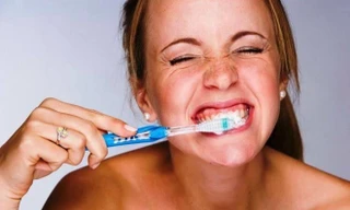 Tác hại khôn lường khi đánh răng quá mạnh