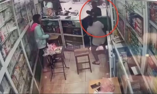 Xông vào cửa hàng xin tiền bất thành, 'ăn mày mặt đen' vung đĩa đánh người