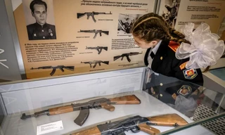 Nga vinh danh cha đẻ súng AK