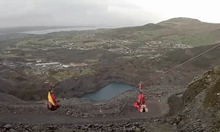 Zipline cho khách lao đi với vận tốc 201 km/h