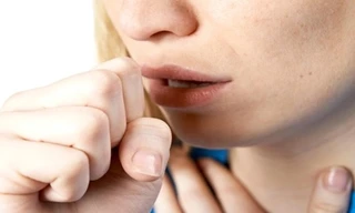 Cô gái gãy 10 xương sườn sau cơn ho chỉ vì thói quen hàng ngày