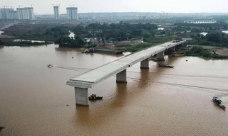 Cầu hơn 350 tỷ xây dang dở vì vướng 10 hộ dân