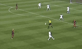 Thủ môn Mỹ gây sốt với 3 pha cản phá liên tiếp