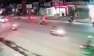 Xe máy lao như tên bắn khiến một người tử vong