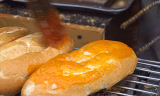 Bánh mì nướng ớt đỏ