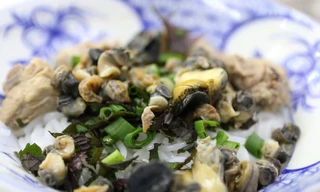 Quán bún sườn ốc bán gần 500 bát mỗi ngày