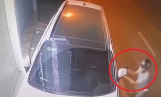 Màn vặt gương ô tô nhanh như chớp, chỉ mất 1 giây cho mỗi bên