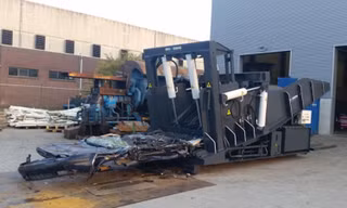 Cỗ máy ép bẹp 25 ôtô mỗi giờ
