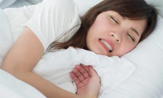 Nghiến răng khi ngủ có hại gì cho sức khỏe không?