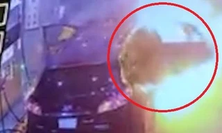 Ô tô bốc cháy vì tài xế không tắt động cơ khi đổ xăng