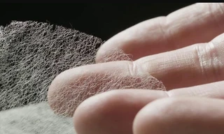 Loại giấy mỏng nhất thế giới được sản xuất thế nào?