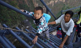 Ngôi làng trên đỉnh núi, muốn đến phải leo thang