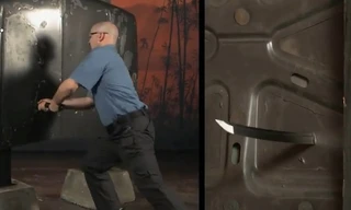 Sức xuyên phá khủng khiếp của kiếm Nhật, đâm thủng cửa thép dễ dàng