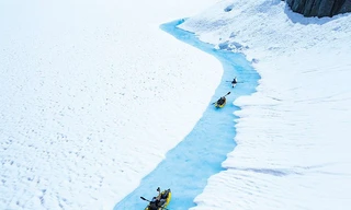Chiêm ngưỡng dòng sông băng siêu thực ở Canada