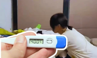 Dọn tủ quần áo, một cô gái ở Trung Quốc phải nhập viện vì lý do ít ai ngờ