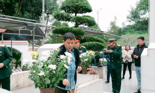 Tưởng nhớ các anh hùng liệt sỹ ở Trường Sơn