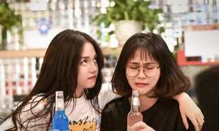 Linh Ngọc Đàm “đối đầu” MisThy trong hình tượng game giống “Tomb Raider” và “Cooking Mama“