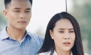 “Vương miện xương rồng“: “Nhọ” như Hồ Bích Trâm, hết bị đạo diễn chuốc thuốc lại bị lừa