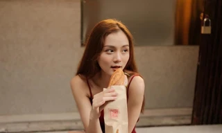 Người tô màu ký ức cho những chiếc bánh mì giữa lòng Hà Nội