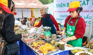 Hàng ngàn người đội mưa rét thưởng thức trăm món chay độc lạ tại Hà Nội