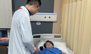 Nữ bác sĩ bị tấm kính đổ liệt nửa người ở The Coffee House có thể quay lại làm việc? 