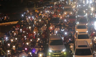 Mưa trắng trời sau bão số 3, đường phố Hà Nội ngập nặng, ùn tắc nghiêm trọng nhiều giờ