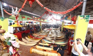 Màn thi đấu gay cấn tại lễ hội thi thả diều 'ngàn năm tuổi' ở làng Bá Dương Nội 