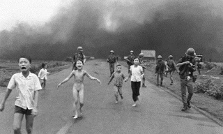 Facebook chịu thua trước ‘Em bé napalm’