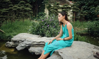 Những mẫu đầm mát nhẹ, phóng khoáng khi đi biển