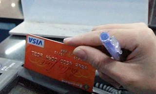 Thẻ giả 'quẹt' được cả chục nghìn 'đô'