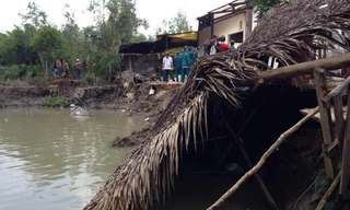 4 căn nhà bị nước cuốn giữa đêm, hàng chục người hoảng loạn