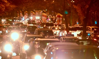 Theo ghi nhận của phóng viên, nhiều tuyến đường của Thủ đô rơi vào tình trạng ùn tắc kéo dài trong ngày đầu năm mới.