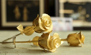 Hoa hồng bằng vàng 24k giá 200 triệu đồng