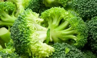 Tóc đen trở lại nhờ chế độ ăn cực kỳ đơn giản sau đây